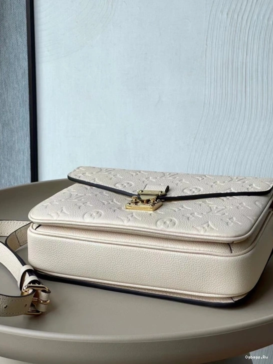 WEST LOUIS METIS POCHETTE EAST VUITTON 0323